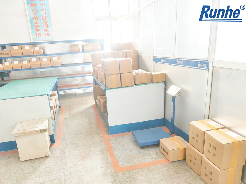 A Glimpse of Shipping Operations at Dandong Runhe Seal Co., Ltd.